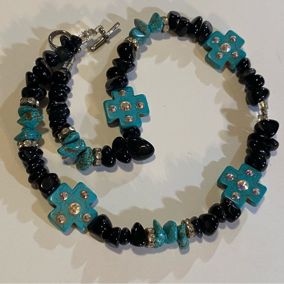 Stone and rhinestone cross necklace shades of blue, 18”, toggle clasp GUC - Picture 4 of 4